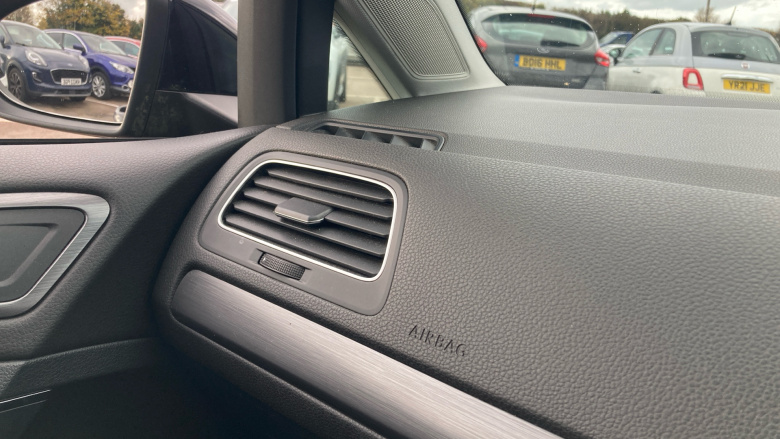 Volkswagen Golf 1.6 TDI SE 5dr [Nav] Diesel Estate